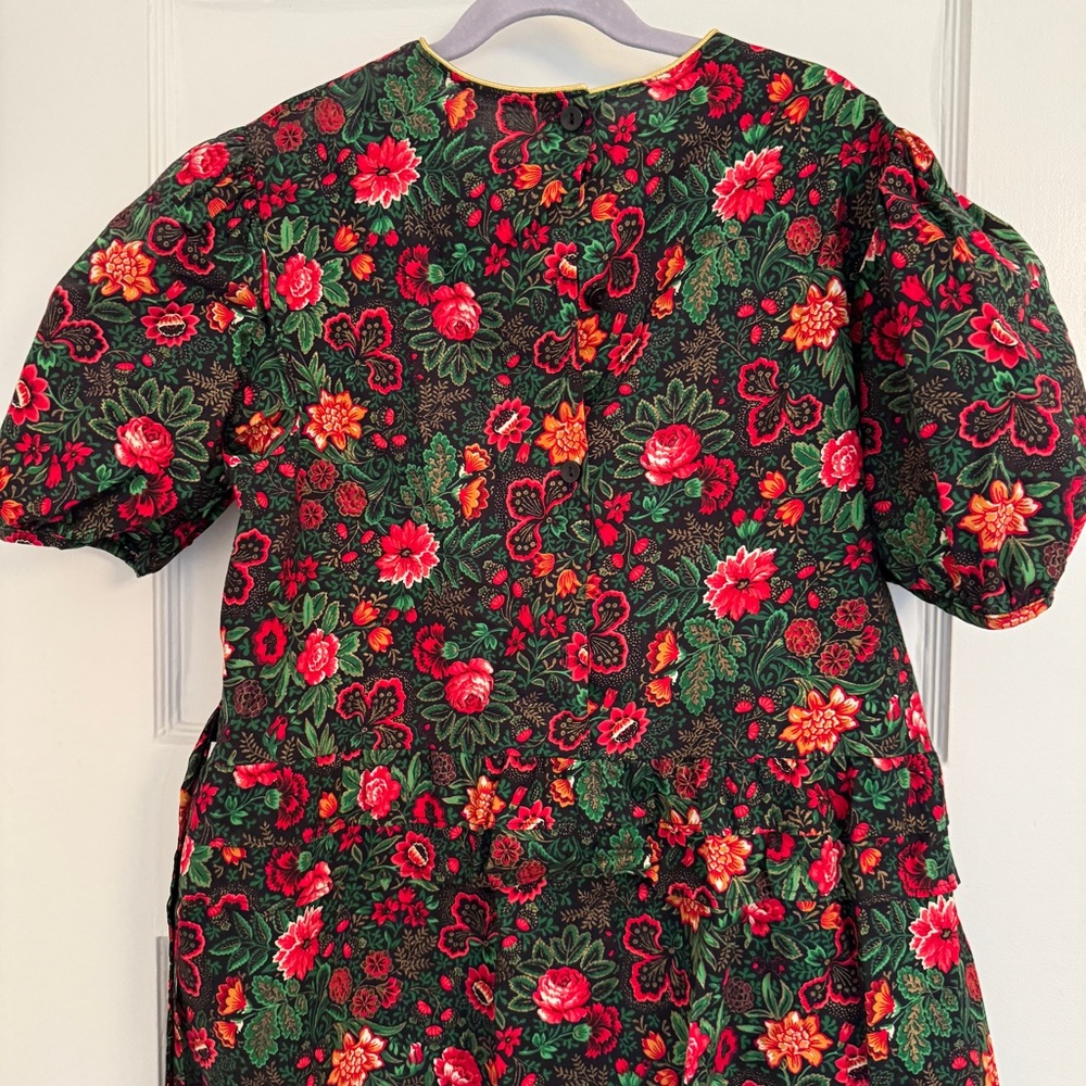 Vintage 90’s kids girls dress: green and red roses.